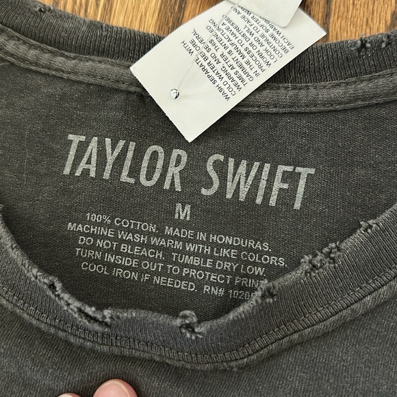 NWT Red TV Shirt - Picture 3 of 5